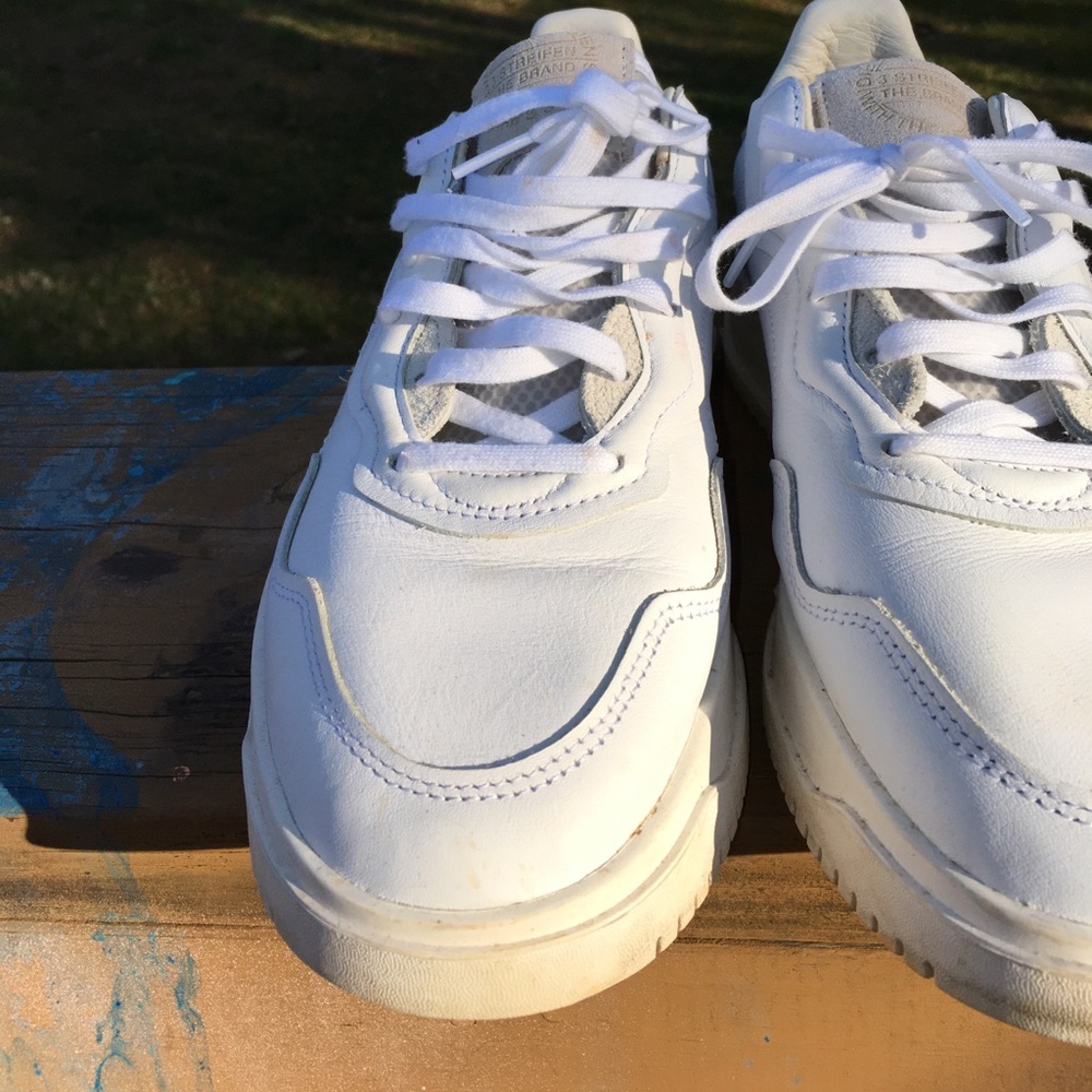 Addidas Low Top - Picture 2 of 3
